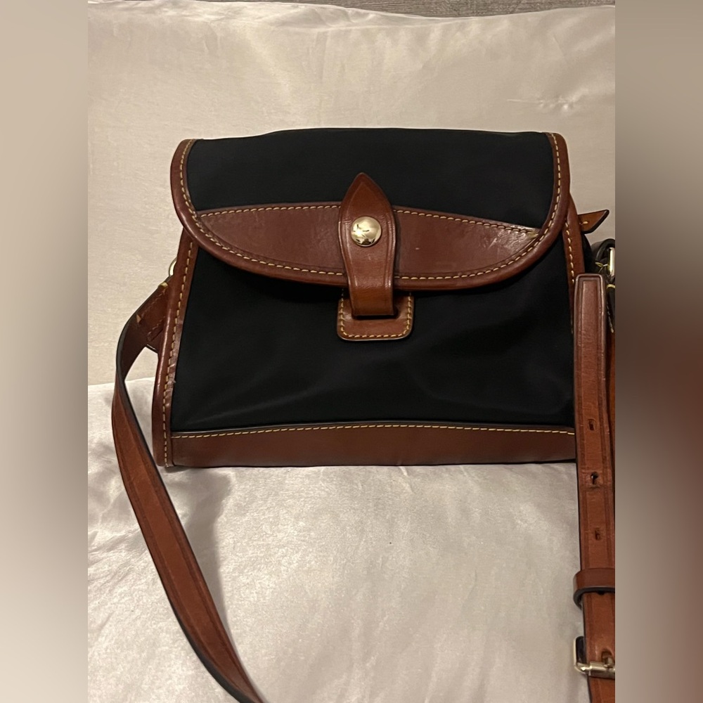 Dooney & Bourke Wayfarer Flap Crossbody Shoulder Bag
Nylon and leather bag